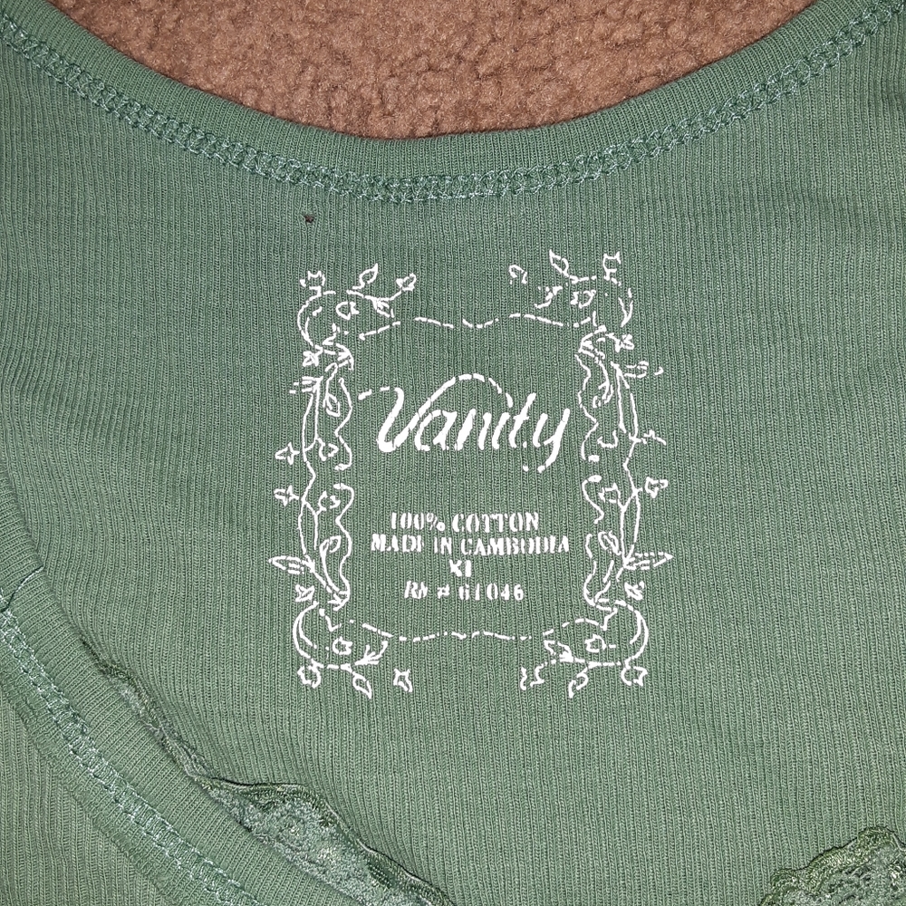 Green Tank - Picture 2 of 2